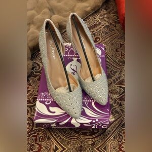 Forever Brand Women's Silver Glitter Heels Size 8